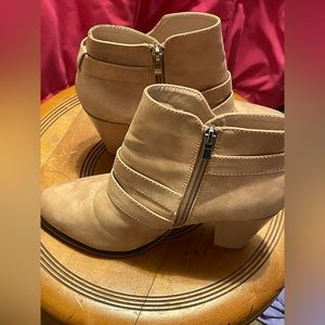 Pinkish sparkly booties size 9